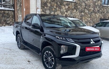 Mitsubishi L200 IV рестайлинг, 2022 год, 3 700 000 рублей, 2 фотография