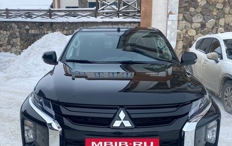 Mitsubishi L200 IV рестайлинг, 2022 год, 3 700 000 рублей, 3 фотография