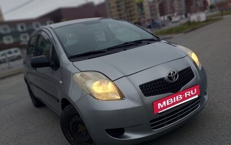 Toyota Yaris III рестайлинг, 2007 год, 590 000 рублей, 2 фотография
