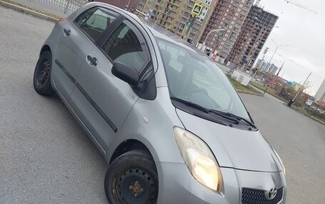 Toyota Yaris III рестайлинг, 2007 год, 590 000 рублей, 3 фотография