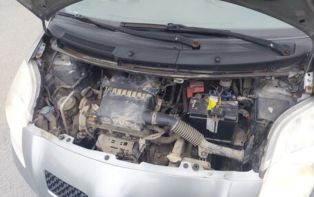 Toyota Yaris III рестайлинг, 2007 год, 590 000 рублей, 15 фотография