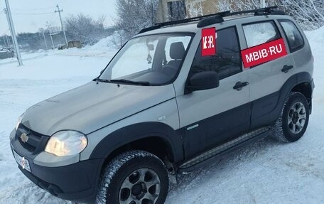 Chevrolet Niva I рестайлинг, 2015 год, 585 000 рублей, 2 фотография