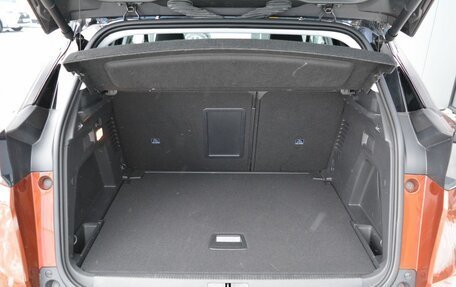 Peugeot 3008 II, 2018 год, 1 999 000 рублей, 14 фотография