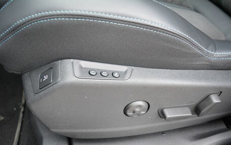 Peugeot 3008 II, 2018 год, 1 999 000 рублей, 28 фотография