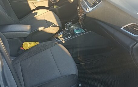 Hyundai Solaris II рестайлинг, 2018 год, 990 000 рублей, 5 фотография