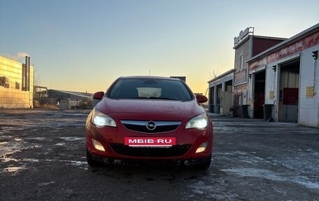 Opel Astra J, 2011 год, 550 000 рублей, 2 фотография