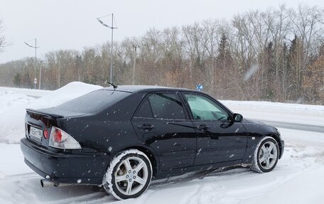 Lexus IS II рестайлинг 2, 2003 год, 1 050 000 рублей, 3 фотография