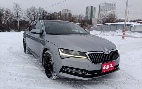 Skoda Superb III рестайлинг, 2021 год, 2 550 000 рублей, 1 фотография
