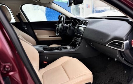 Jaguar XE I рестайлинг, 2016 год, 1 680 000 рублей, 17 фотография