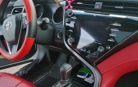 Toyota Camry, 2018 год, 2 800 000 рублей, 2 фотография