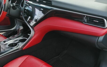 Toyota Camry, 2018 год, 2 800 000 рублей, 13 фотография