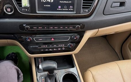 KIA Carnival III, 2019 год, 3 000 000 рублей, 14 фотография