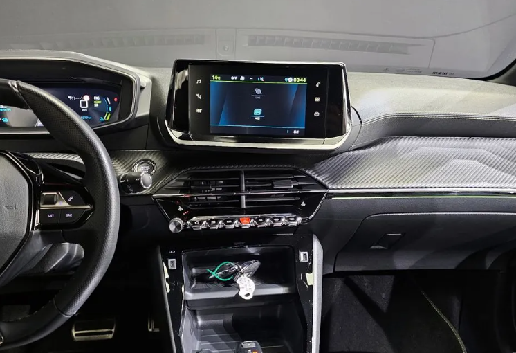 Peugeot 208 II, 2022 год, 2 440 000 рублей, 14 фотография