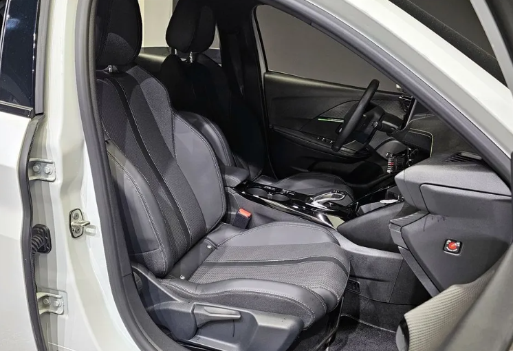 Peugeot 208 II, 2022 год, 2 440 000 рублей, 9 фотография