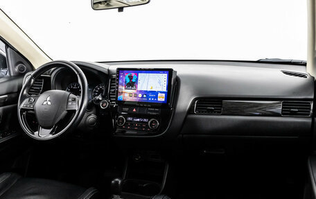 Mitsubishi Outlander III рестайлинг 3, 2016 год, 1 999 000 рублей, 9 фотография