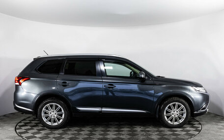 Mitsubishi Outlander III рестайлинг 3, 2016 год, 1 999 000 рублей, 4 фотография