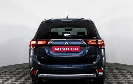 Mitsubishi Outlander III рестайлинг 3, 2016 год, 1 999 000 рублей, 6 фотография