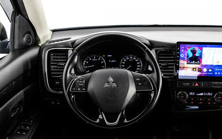 Mitsubishi Outlander III рестайлинг 3, 2016 год, 1 999 000 рублей, 11 фотография