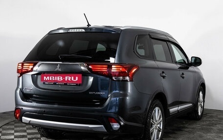 Mitsubishi Outlander III рестайлинг 3, 2016 год, 1 999 000 рублей, 5 фотография