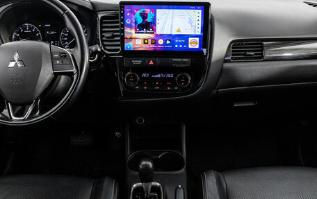 Mitsubishi Outlander III рестайлинг 3, 2016 год, 1 999 000 рублей, 14 фотография