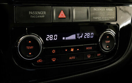 Mitsubishi Outlander III рестайлинг 3, 2016 год, 1 999 000 рублей, 15 фотография