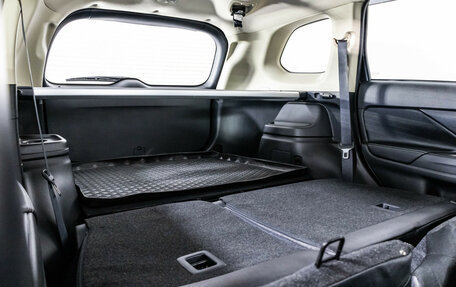 Mitsubishi Outlander III рестайлинг 3, 2016 год, 1 999 000 рублей, 19 фотография