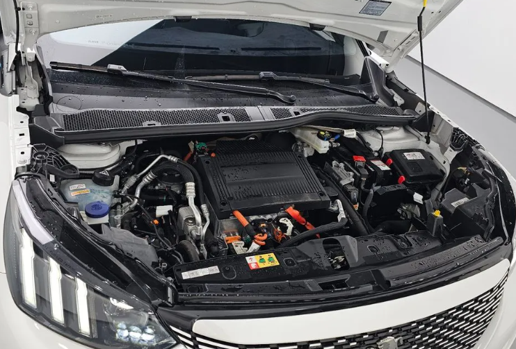 Peugeot 2008 II, 2023 год, 2 880 000 рублей, 3 фотография