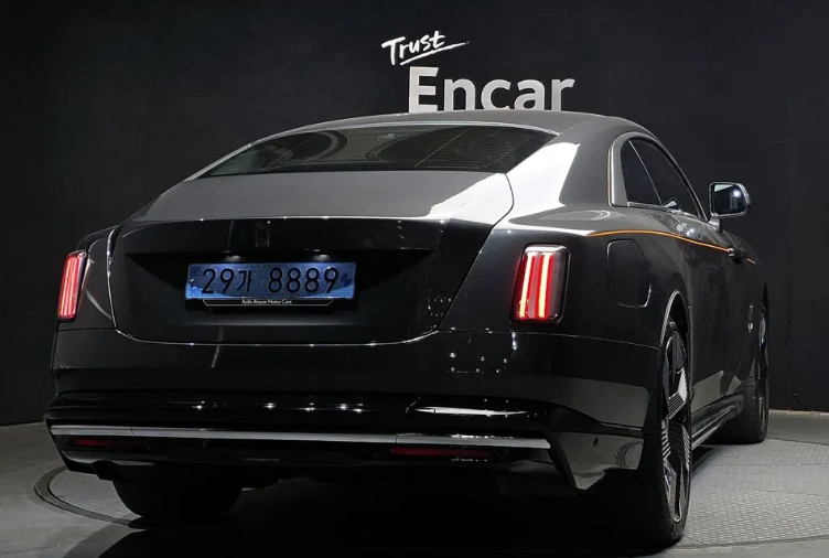 Rolls-Royce Flying Spur, 2024 год, 50 550 000 рублей, 2 фотография