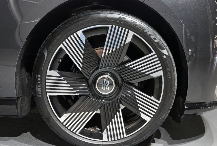 Rolls-Royce Flying Spur, 2024 год, 50 550 000 рублей, 3 фотография