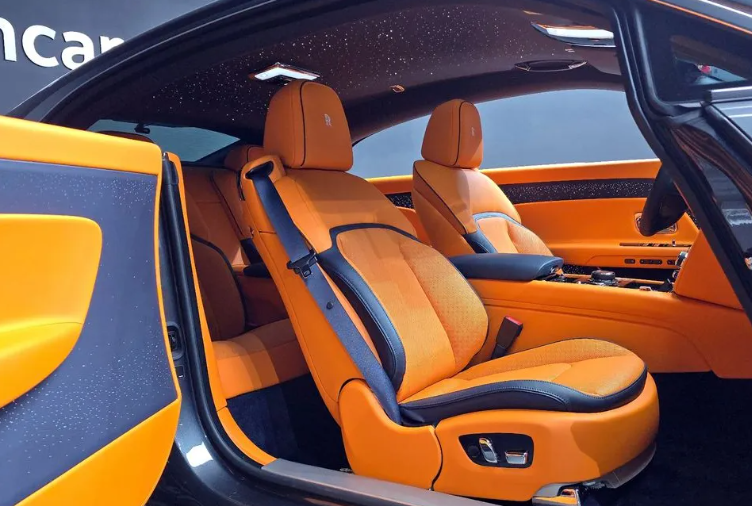 Rolls-Royce Flying Spur, 2024 год, 50 550 000 рублей, 9 фотография