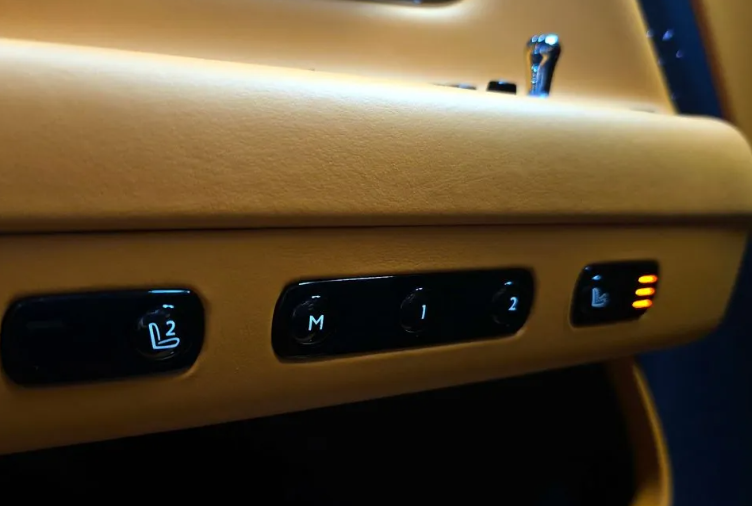 Rolls-Royce Flying Spur, 2024 год, 50 550 000 рублей, 17 фотография