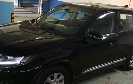 Mitsubishi Outlander III рестайлинг 3, 2019 год, 2 550 000 рублей, 4 фотография