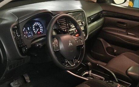 Mitsubishi Outlander III рестайлинг 3, 2019 год, 2 550 000 рублей, 5 фотография