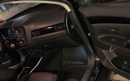 Mitsubishi Outlander III рестайлинг 3, 2019 год, 2 550 000 рублей, 9 фотография