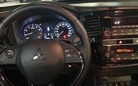 Mitsubishi Outlander III рестайлинг 3, 2019 год, 2 550 000 рублей, 11 фотография