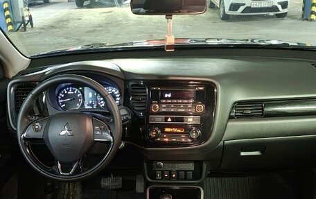 Mitsubishi Outlander III рестайлинг 3, 2019 год, 2 550 000 рублей, 13 фотография