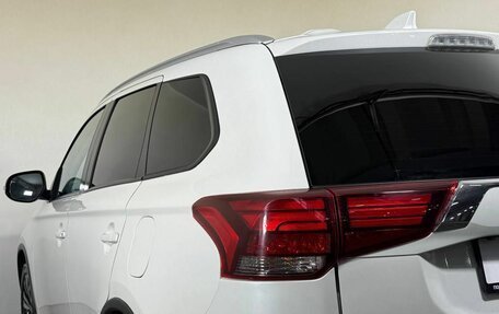 Mitsubishi Outlander III рестайлинг 3, 2020 год, 2 600 000 рублей, 19 фотография
