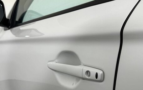 Mitsubishi Outlander III рестайлинг 3, 2020 год, 2 600 000 рублей, 20 фотография