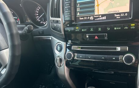 Toyota Land Cruiser 200, 2012 год, 2 650 000 рублей, 3 фотография