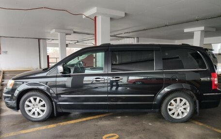 Chrysler Voyager IV, 2010 год, 1 500 000 рублей, 2 фотография