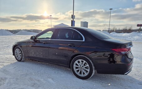 Mercedes-Benz E-Класс, 2021 год, 3 550 000 рублей, 4 фотография