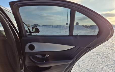 Mercedes-Benz E-Класс, 2021 год, 3 550 000 рублей, 10 фотография