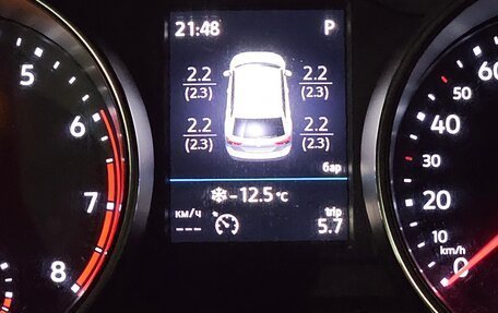 Volkswagen Tiguan II, 2018 год, 2 095 000 рублей, 15 фотография