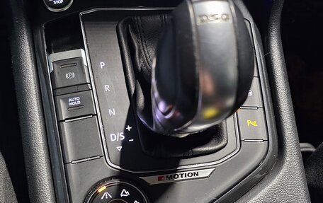 Volkswagen Tiguan II, 2018 год, 2 095 000 рублей, 9 фотография