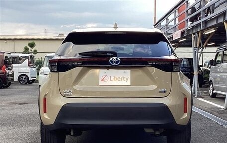 Toyota Yaris Cross, 2022 год, 1 650 000 рублей, 3 фотография