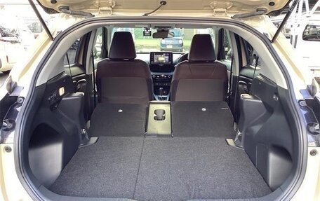 Toyota Yaris Cross, 2022 год, 1 650 000 рублей, 11 фотография