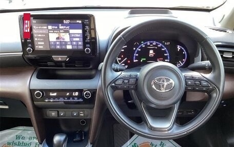 Toyota Yaris Cross, 2022 год, 1 650 000 рублей, 8 фотография