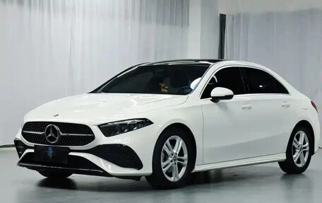 Mercedes-Benz A-Класс, 2024 год, 2 900 000 рублей, 1 фотография