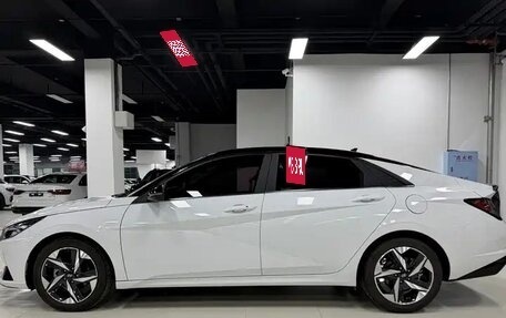 Hyundai Elantra, 2023 год, 1 830 000 рублей, 8 фотография