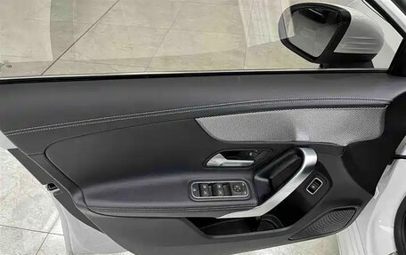 Mercedes-Benz A-Класс, 2023 год, 2 150 000 рублей, 10 фотография